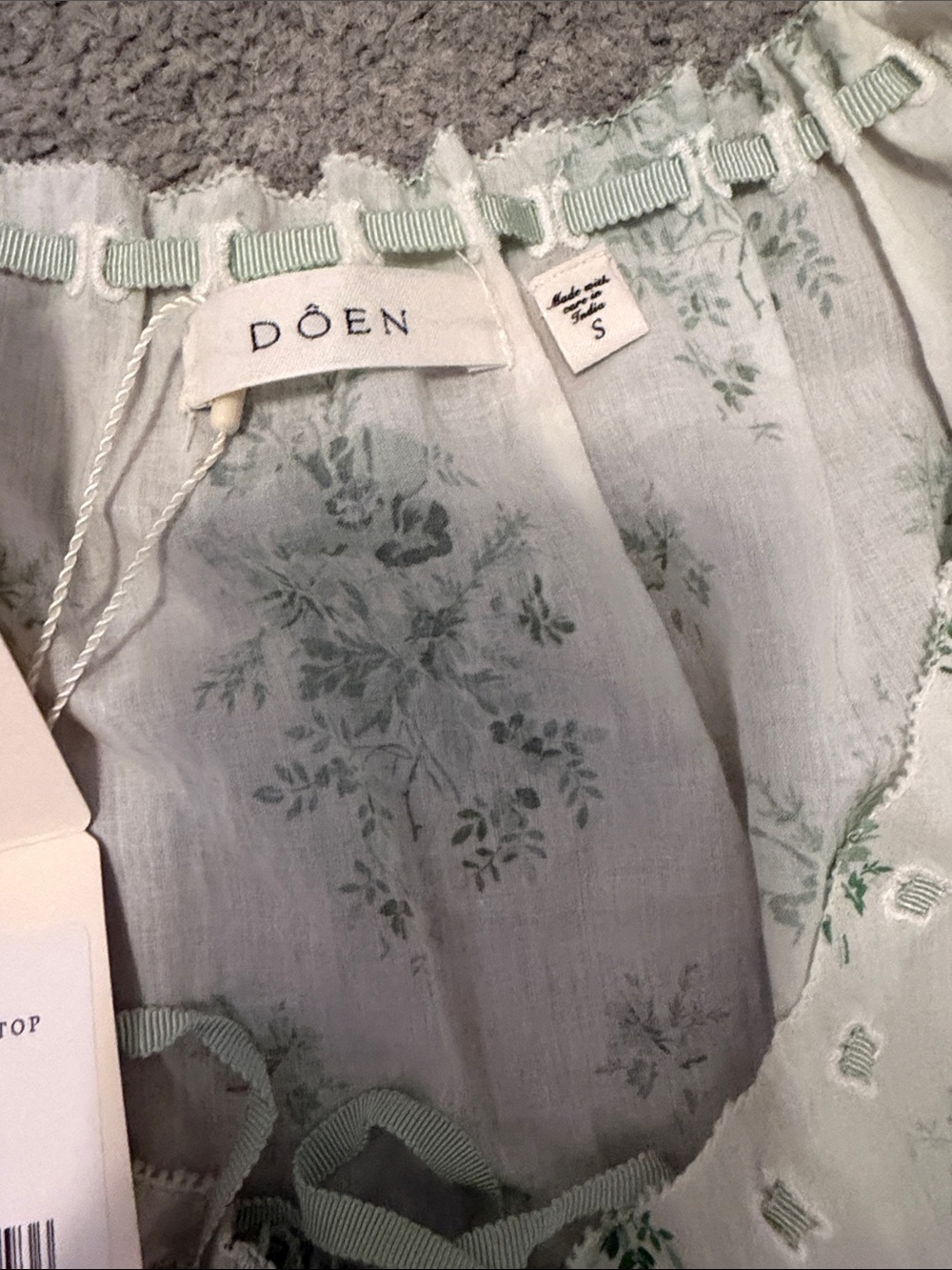 Doen Traveler Cream Floral Tie-Neck Sleeveless Blouse - Picture 3 of 5